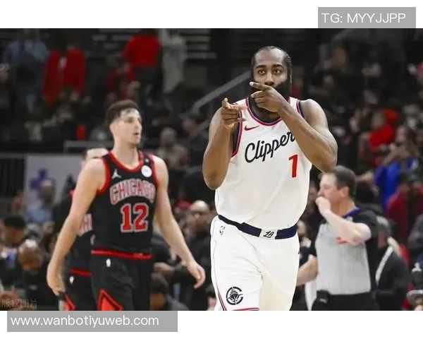 半场战报哈登火力全开贡献20分小卡紧随其后快船领先勇士3分 半场战报哈登火力全开贡献20分小卡紧随其后快船领先勇士3分