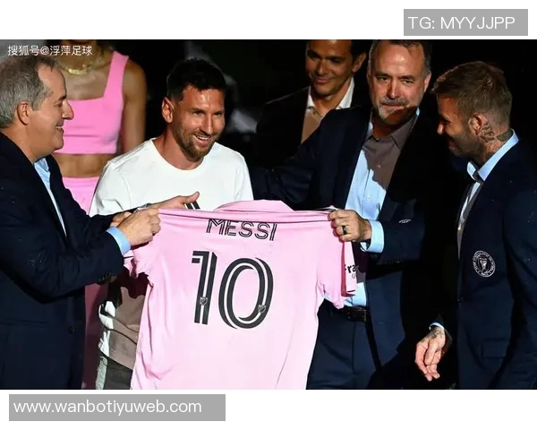 恩里克祝贺梅西布斯克茨阿尔巴夺冠并赞扬他们的辉煌成就