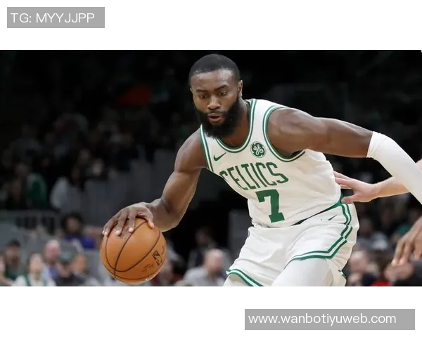 杰伦布朗半场表现出色普理查德助攻频繁两人联手引领球队攻势